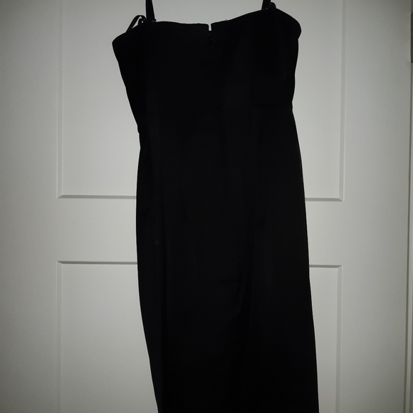 BCBG Maxazria - Picture 2 of 3